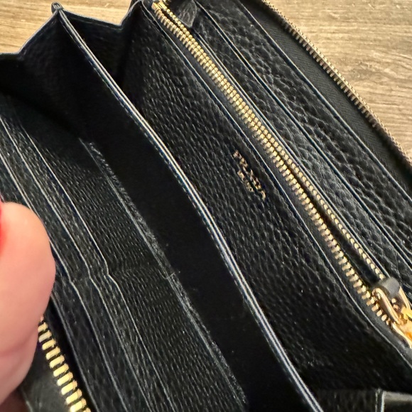 AUTHENTIC PRADA ZIPPER WALLET - Picture 4 of 7
